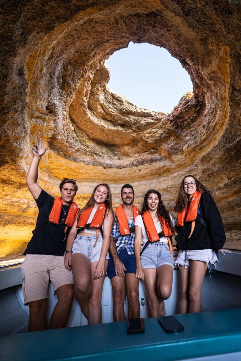 New activity departing from the Clube Naval de Portimão with boats suitable for exploring the interior of the caves.