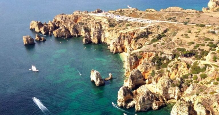 A boat tour to Ponta da Piedade