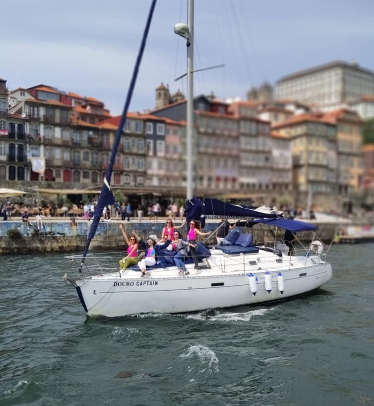 Start your private party at the Marina da Afurada in Vila Nova de Gaia towards the historic area of Porto. During the journey