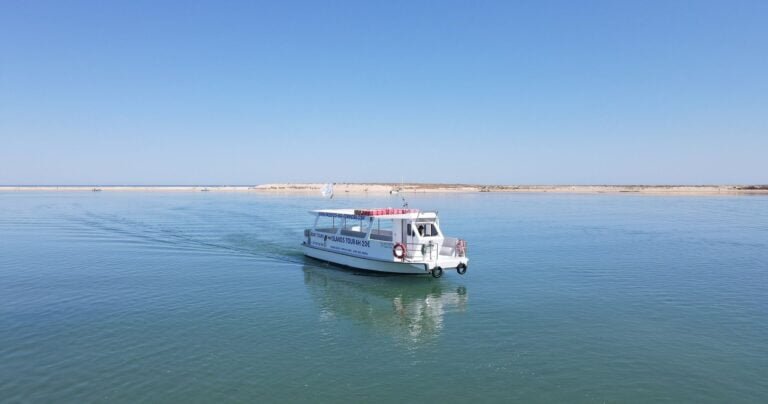 Discover the Cabo de Santa Maria Lighthouse (Farol island) and take a trip to the fantastic Deserta island. Enjoy lunch on Culatra island (1h30m stop