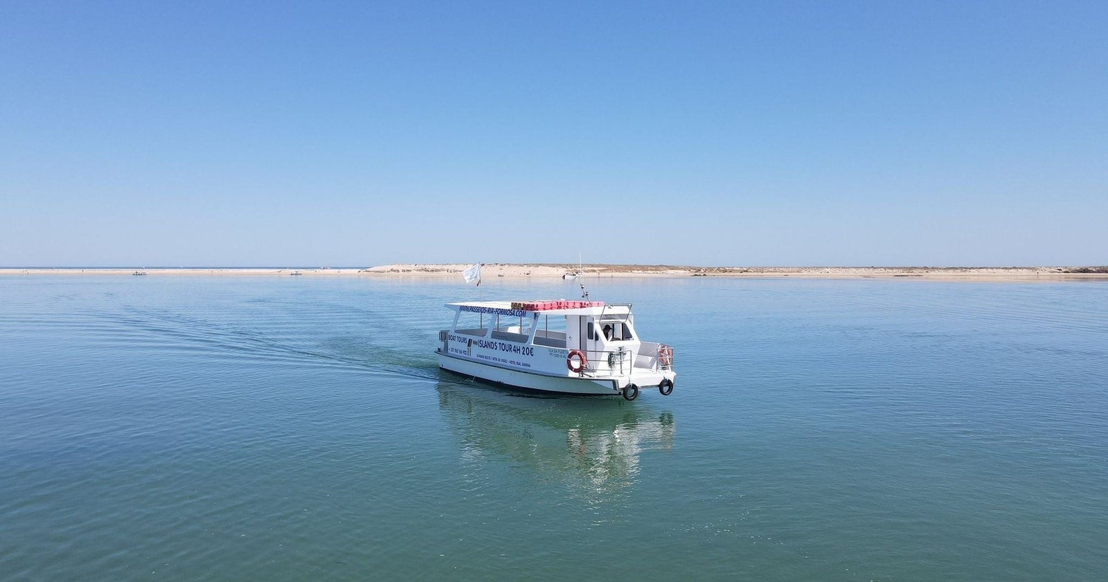 Discover the Cabo de Santa Maria Lighthouse (Farol island) and take a trip to the fantastic Deserta island. Enjoy lunch on Culatra island (1h30m stop