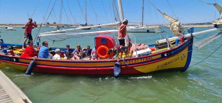 Enjoy the rocky delights of ponta de piedade from the comfort of our traditional sailing boat. With unlimited sangria