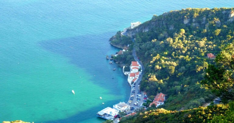 Visit top attractions in the Arrabida area on a guided tour from Lisbon. The Arrabida National Park extends over an area that covers the municipalities of Setubal