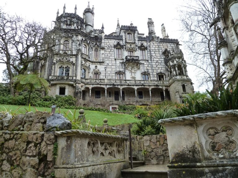 Quinta da Regaleira is a place that some people think is more than just a mansion. It’s a monument of Sintra and one of the most amazing places you can visit in this village.