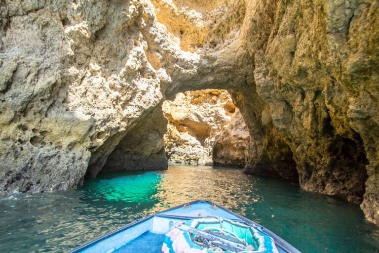 An unforgettable boat tour to the amazing giant sea caves at Benagil.