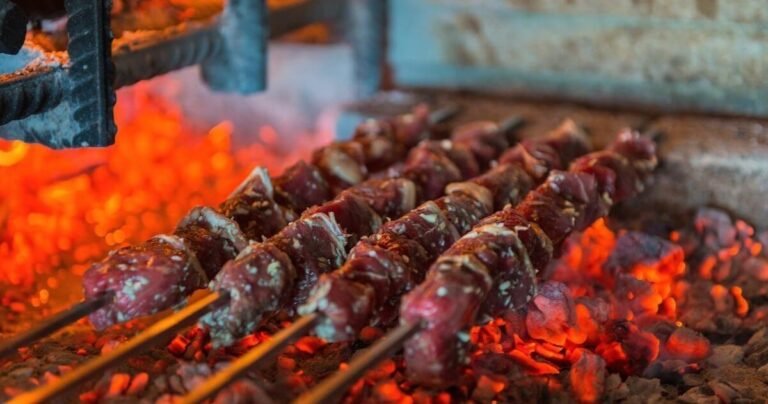 Dinner in a typical restaurant where you can enjoy the traditional and tasty “Espetada” (small meat cubes skewered on a Laurel stick)