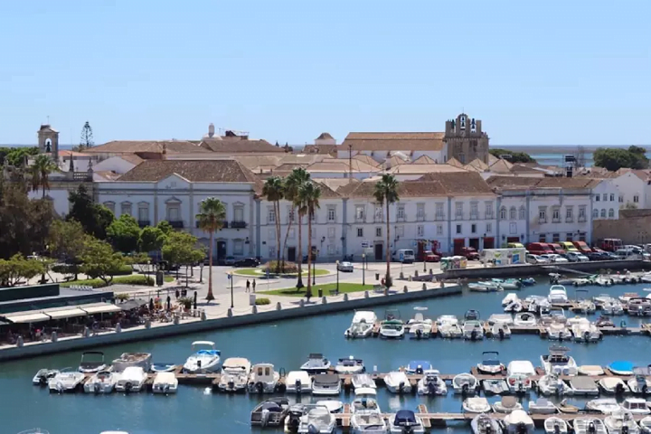 Experience a full-day trip around the east in the Algarve. Start to visit the city of Faro