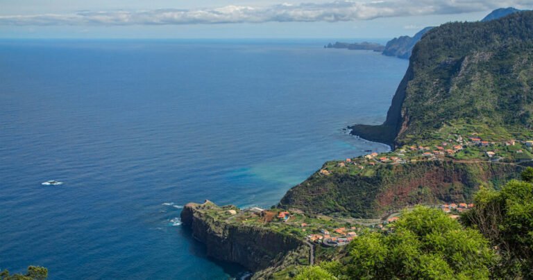 Not far from Funchal hidden in between high mountains and deep valleys lie remote villages and hamlets such as Jardim da Serra with its splendid view over the Nuns Valley. Locate another world by joining us on a Land Rover tour with panoramic views