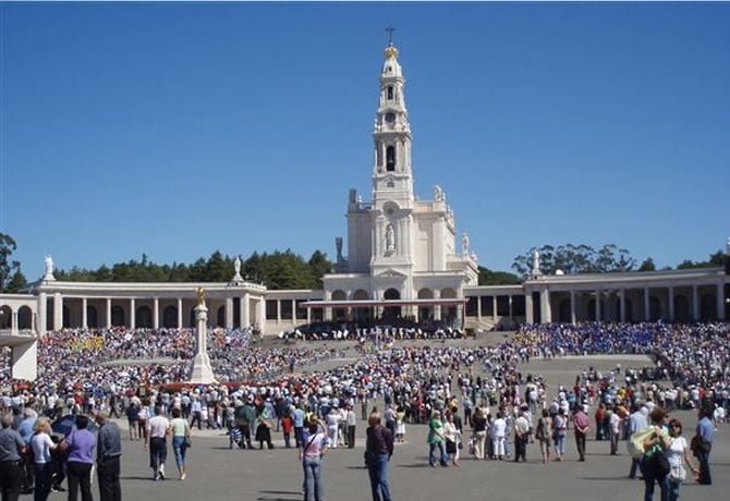 Visit the Catholic sanctuary of Fátima and the Monastery of Batalha. Relax in the charming coastal town of Nazaré and explore the medieval village of Óbidos.