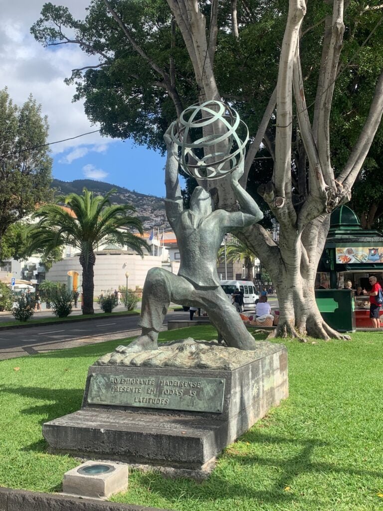 Discover the stories of Funchal and Madeira in this tour guide in the medieval city center. Visit agricultural fields