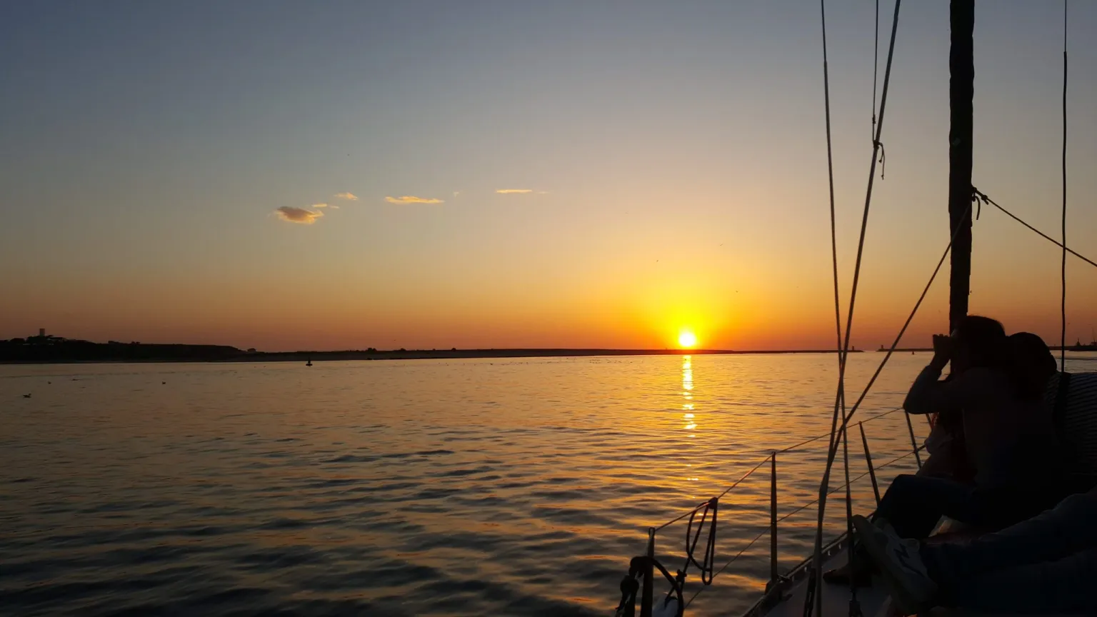 Sonnenuntergangs-Exklusiv-Segelboot-Kreuzfahrt 2 Std.