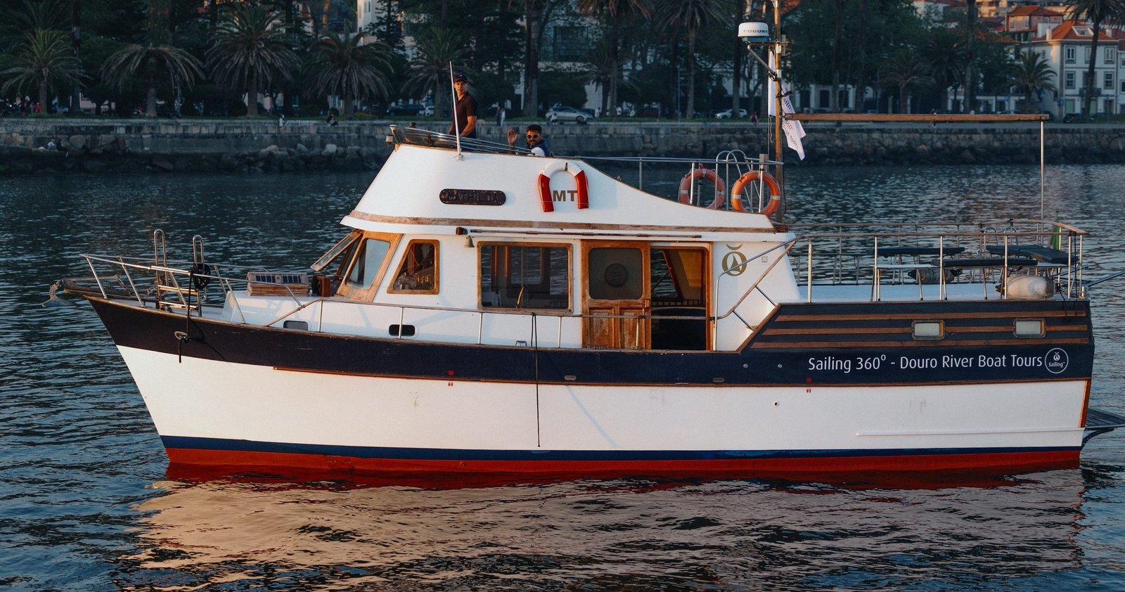 Sailing 360 - Exclusive Dinner on Board at Classic Boat Cruise 3H