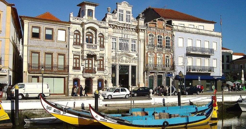Passeio Privado Meio Dia em Aveiro e Costa Nova com Viagem em Barco Moliceiro