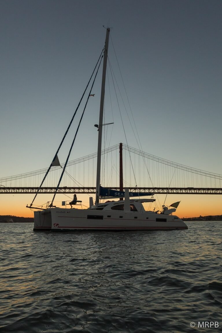 Sunset Catamaran à Vela • SeaBar