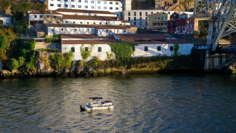 Private Boat Tour with Gaya