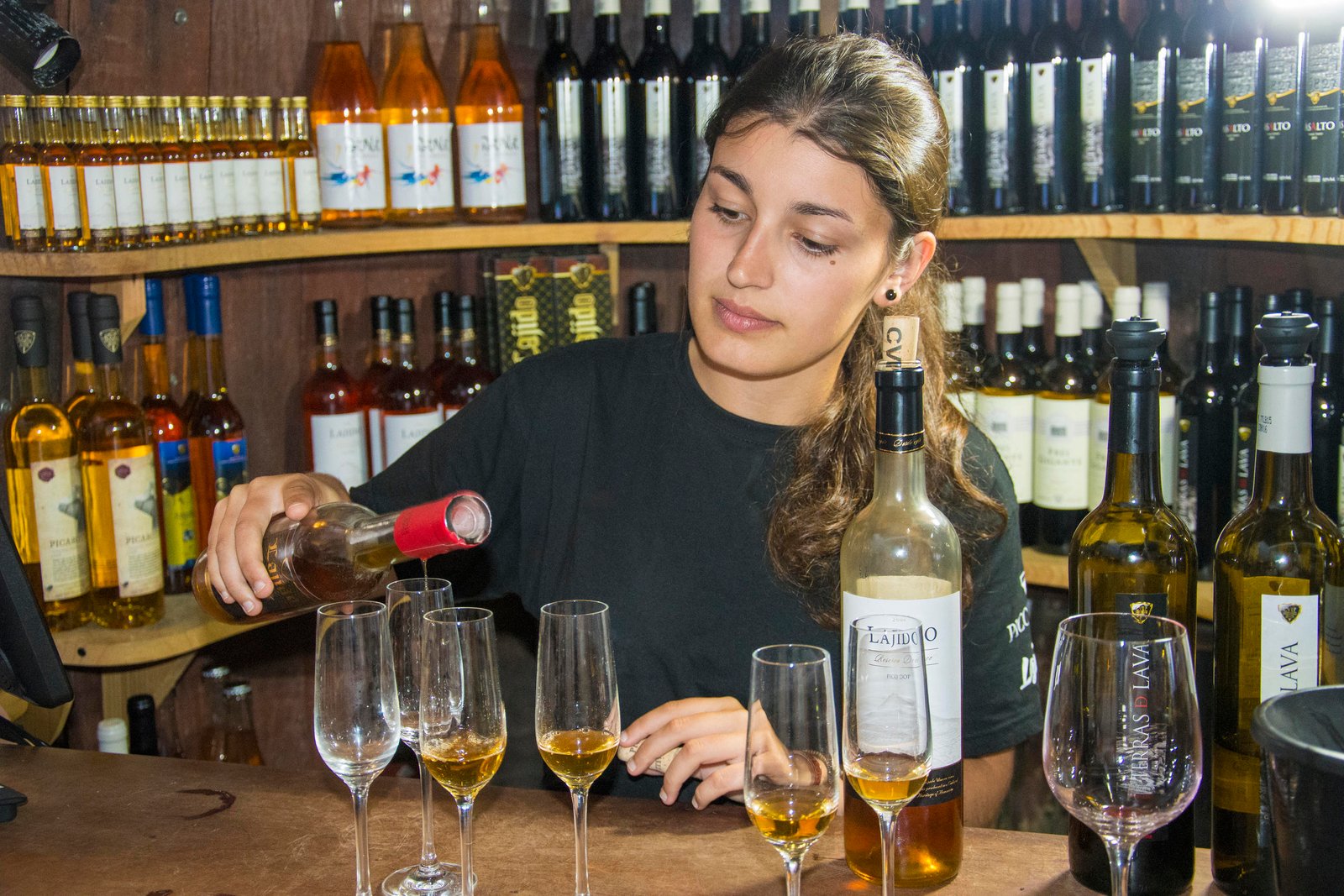 Passeio de carrinha • Tapas & Wine • Ilha do Pico • Meio dia