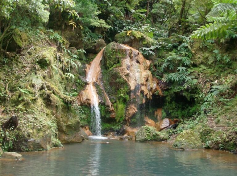 Full-Day Jeep Tour: Lagoa do Fogo and Wild Lakes