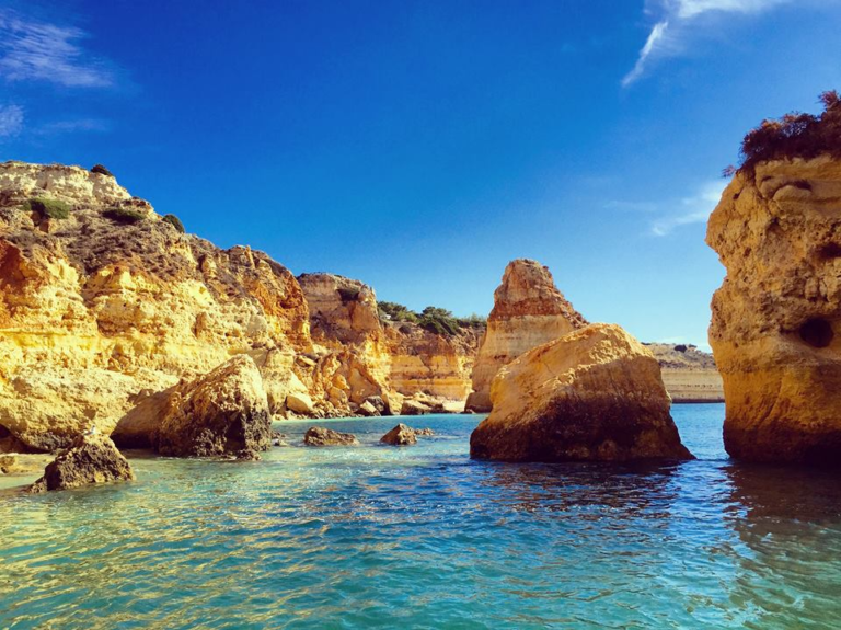 Visita guiada às 10 melhores grutas entre Armação de Pêra e Benagil