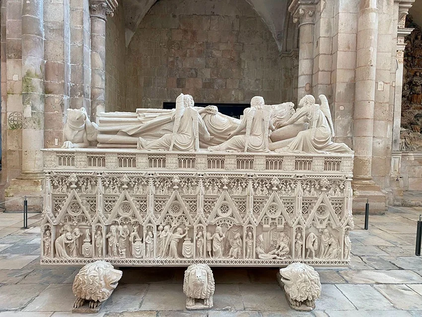 Alcobaça Monastery: Private Tour & Ceramics Workshop
