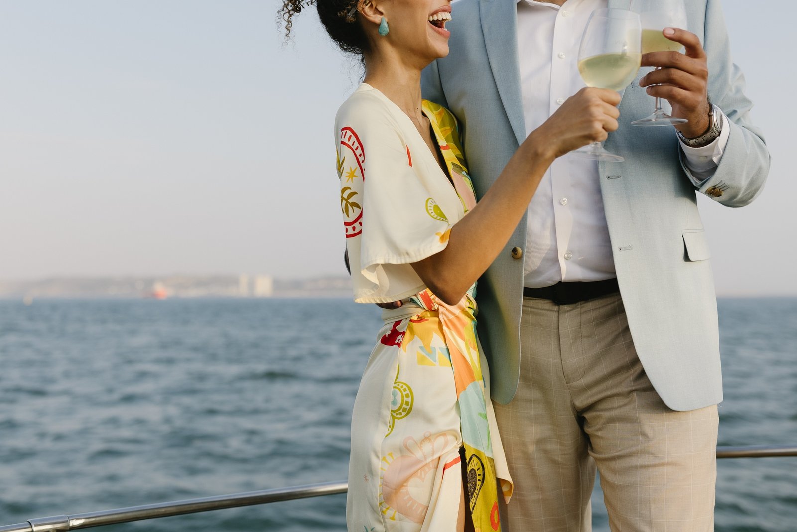 Lisboa: Passeio de Catamaran ao Pôr do Sol com Vinho | Bilhetes