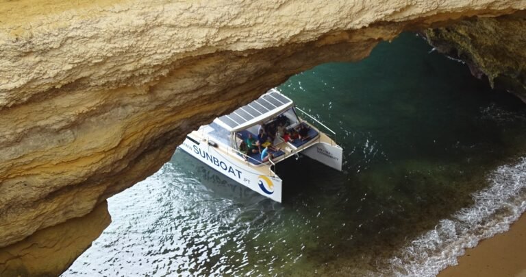 GRUTAS DE BENAGIL e Costa Dourada