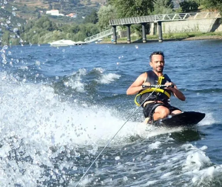 Kneeboarder carving a wake on a river