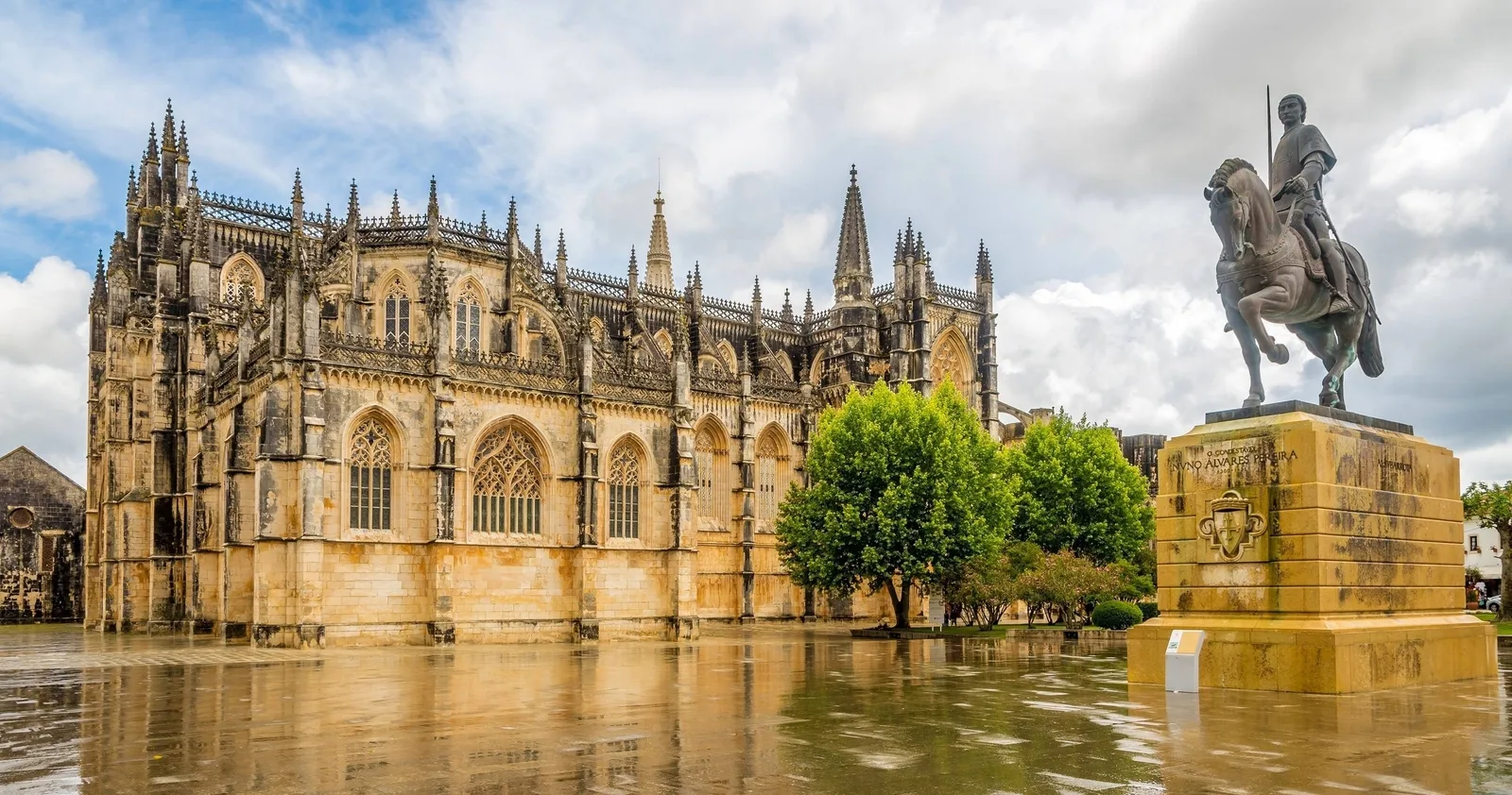 Tour Fátima, Óbidos, Batalha & Nazaré - Full Day Private Tour