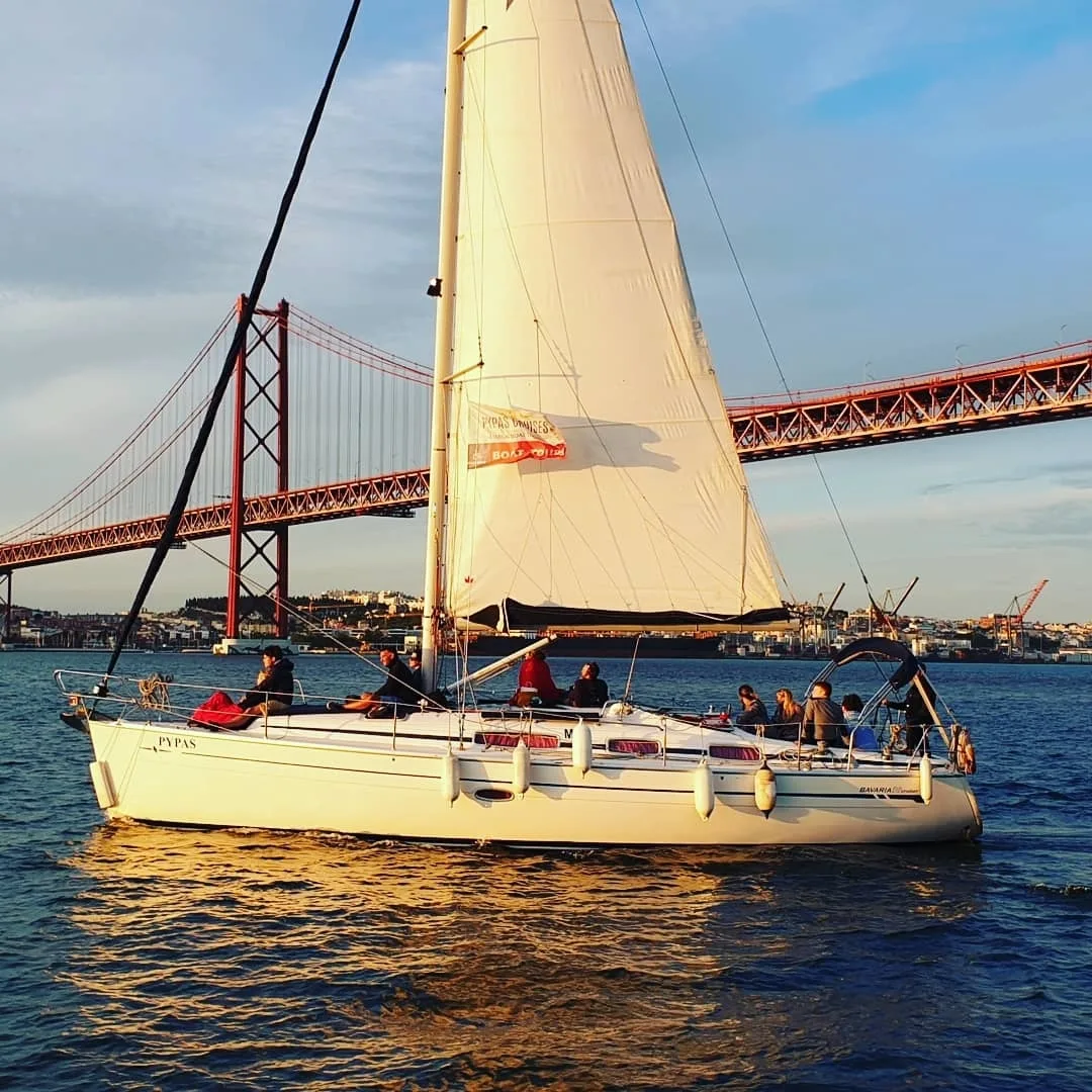 Escursione in barca a vela sul Tago con trasferimento privato