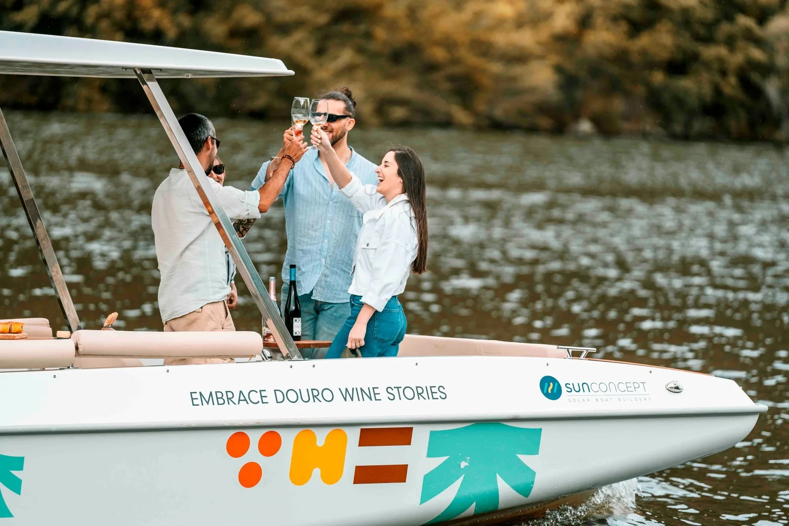 Programa Privado de 2 Horas em Barco Solar no Douro com Prova de Vinhos e Espumante