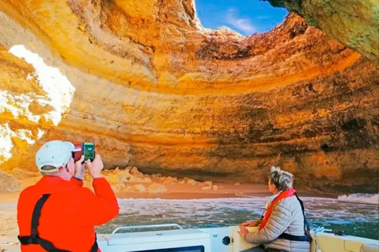 De Portimão: Passeio de Barco Privado à Gruta de Benagil