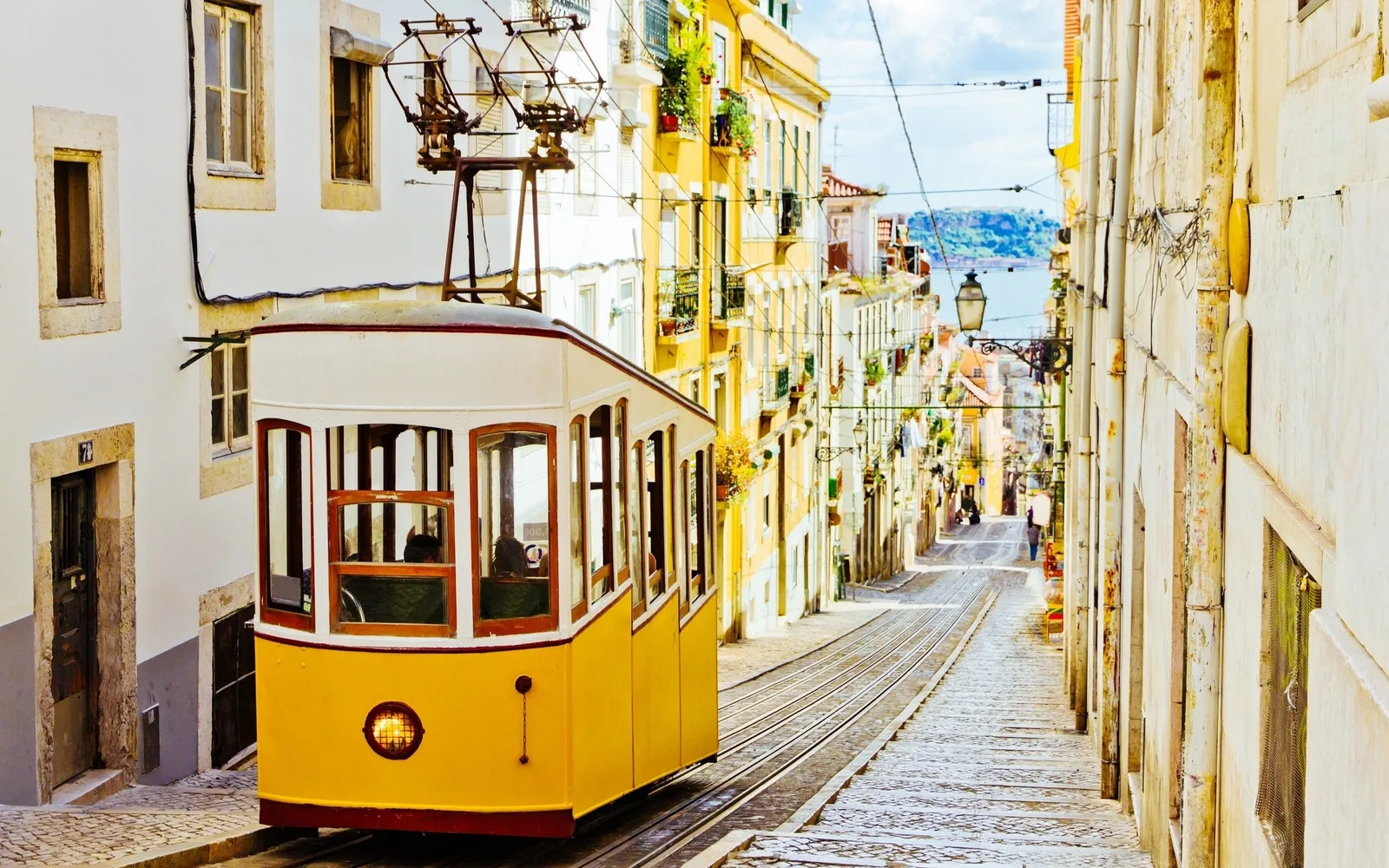 Passeio de dia inteiro em Lisboa - Grupos 6+ Pessoas