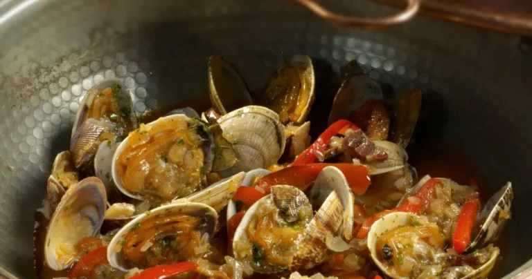 Market Tour & Cataplana Cooking Class in Lagos