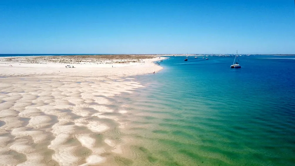 Isla Desierta Paradisíaca con barbacoa