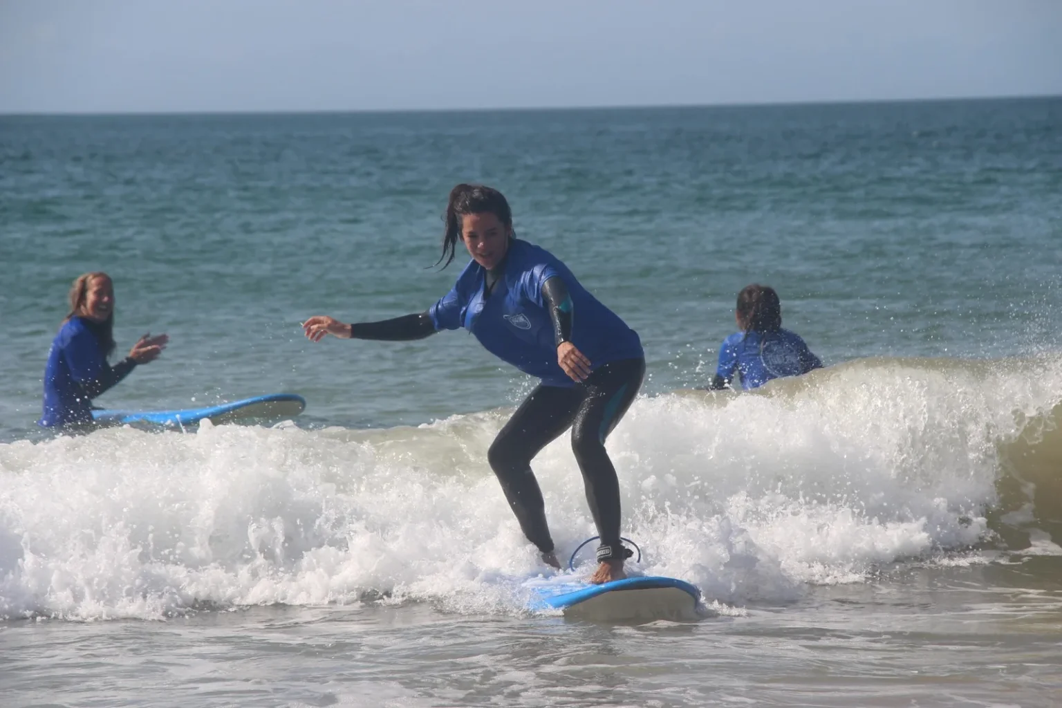 Aula de Surf em Grupo - 2h com Pick-Up (Estação de Comboio de Cascais)