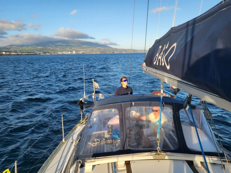Full Day: Sailing tour with lunch & snorkeling included.