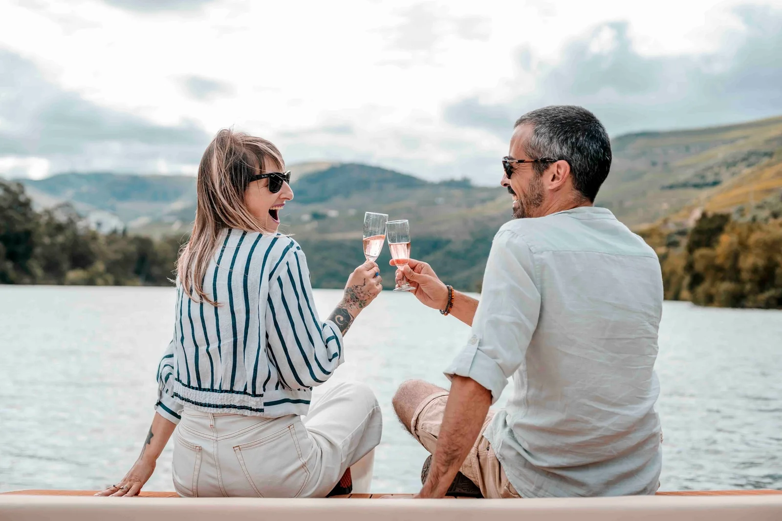 Passeio Privado de Barco Solar de 1 Hora no Vale do Douro com Prova de Vinhos