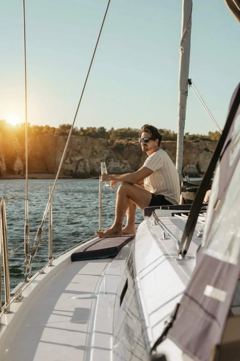 Cruzeiro Privado em Iate à Vela de Luxo ao Pôr do Sol