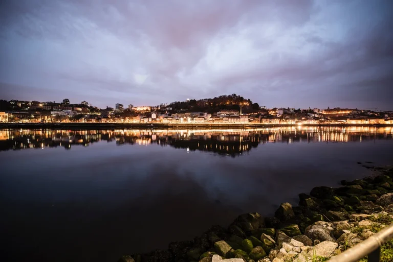 Hop and Run - Porto by Night