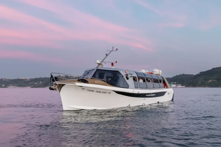 Lisbon Night DJ Boat Party with Open Bar & Snacks