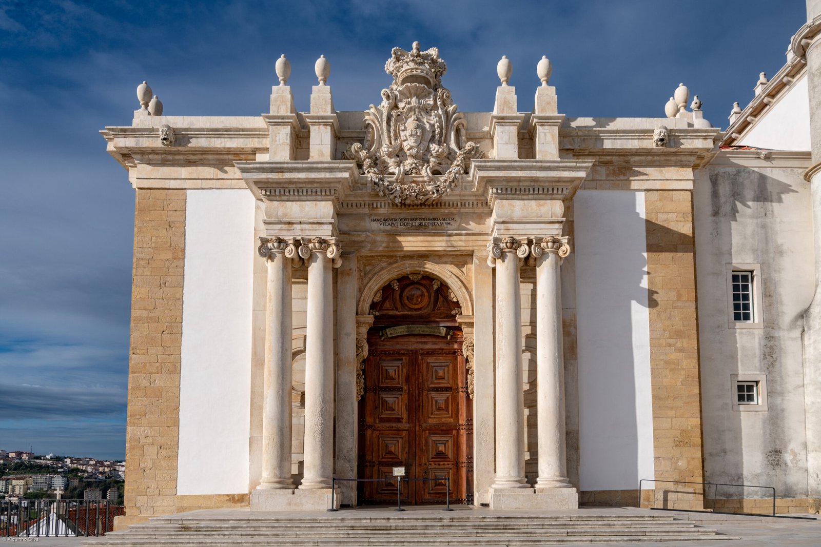 Der vergoldete Innenraum der Biblioteca Joanina