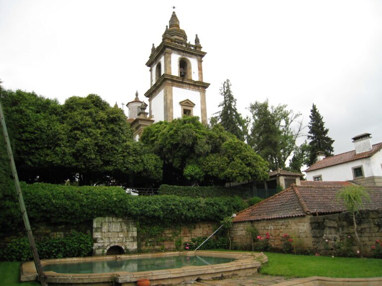 The Casa de Mateus and its pond