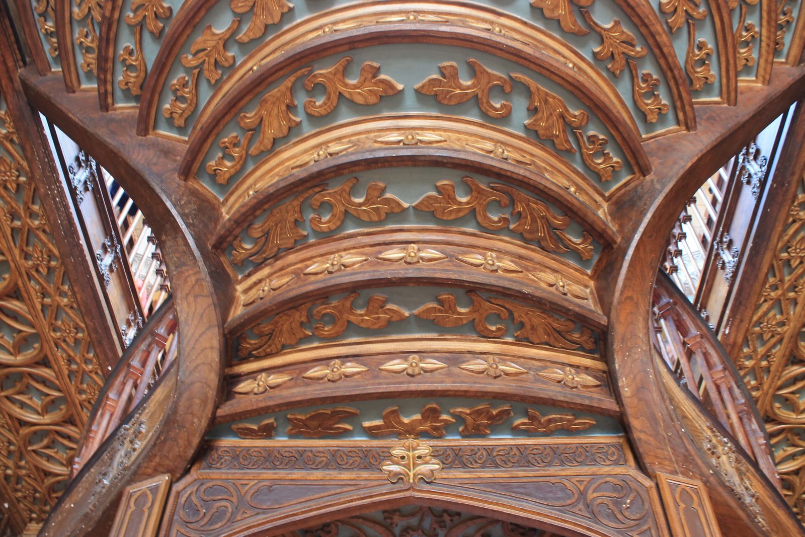 The interior of Livraria Lello with its famous staircase