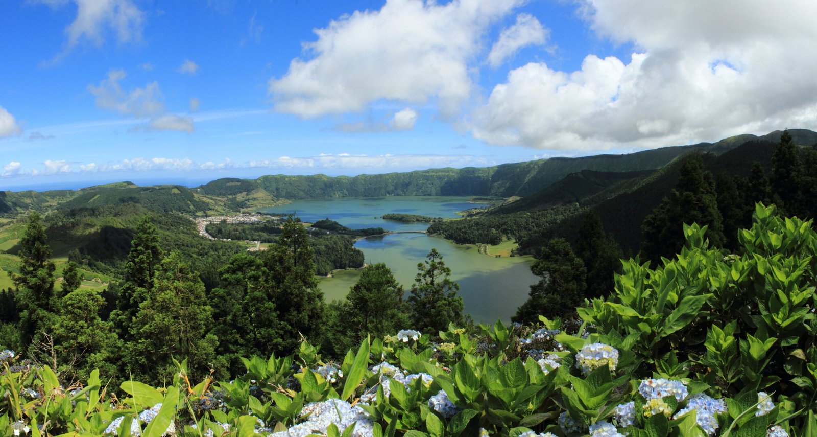 The twin lakes of Sete Cidades on São Miguel