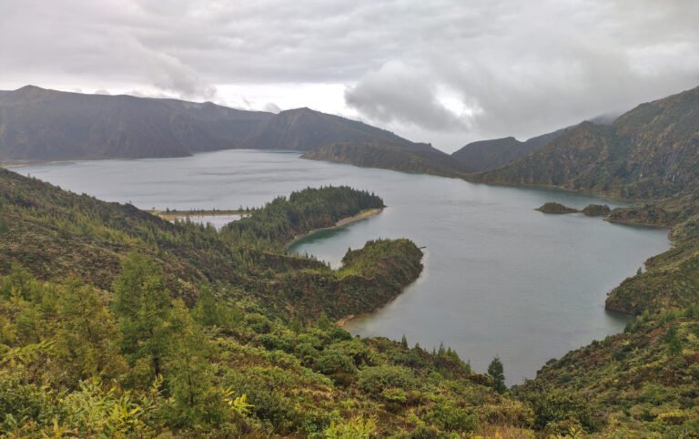 The crater lake of Lagoa do Fogo on São Miguel