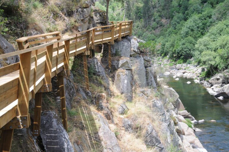 The wooden walkways of the Paiva